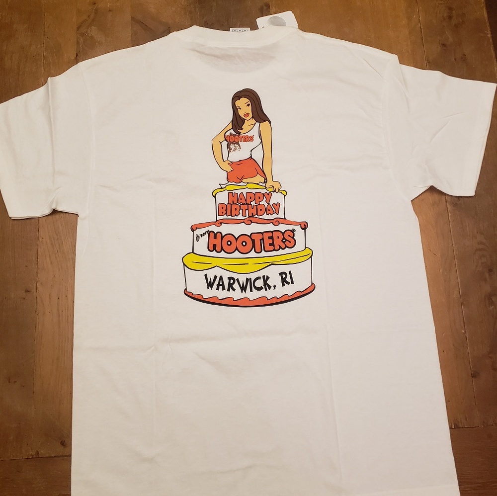 HOOTERS Happy Birthday tee authentic